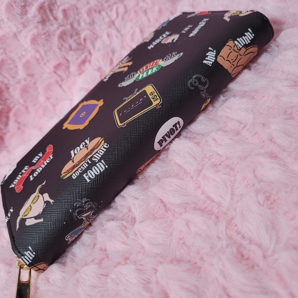 F•R•I•E•N•D•S Wallet. Zip-Around. - Picture 4 of 12